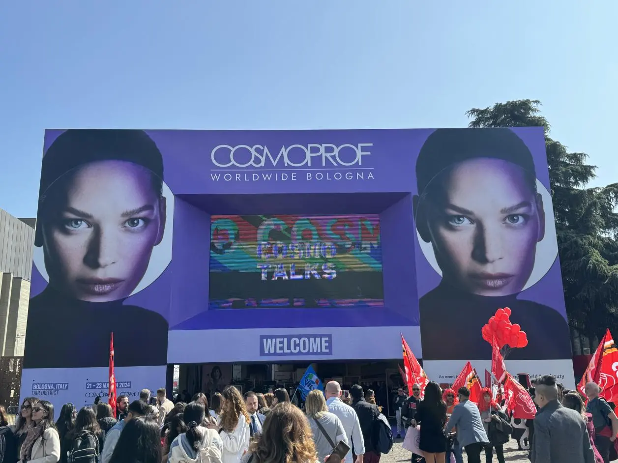 COSMOPROF worldwide Bologna-vai avanti insieme